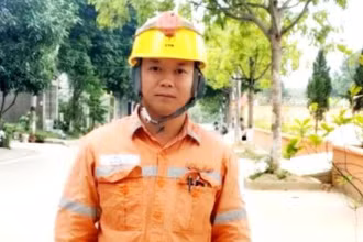 Anh Nguyễn Đức Thành, công nhân Đội quản lý vận hành điện Cam Đường, thuộc Điện lực thành phố Lào Cai cứu sống cháu bé 7 tuổi bị ngạt khói trong vụ cháy.