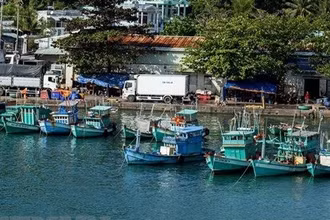 Tàu cá neo đậu tại khu vực cảng An Thới, thành phố Phú Quốc, tỉnh Kiên Giang. (Ảnh: Hồng Đạt/TTXVN)