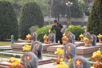 [Ảnh] Mãi ghi công những người lính hy sinh vì đất nước 
