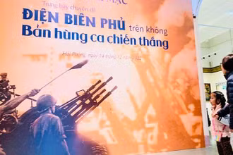 Khai mạc trưng bày “Điện Biên Phủ trên không – Bản hùng ca chiến thắng”. 