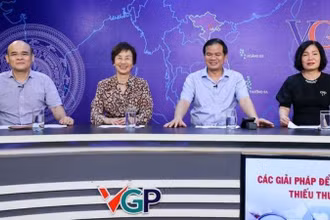 Các khách mời tại tọa đàm.