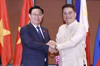 Chủ tịch Thượng viện Philippines Juan Miguel F. Zubiri và Chủ tịch Quốc hội Vương Đình Huệ tại hội đàm. (Ảnh: Doãn Tấn/TTXVN)