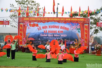 Lễ hội xuống đồng, ra quân sản xuất đầu năm của người dân tộc Giáy, ở xã biên giới Quang Kim, Lào Cai. (Ảnh: QUỐC HỒNG)