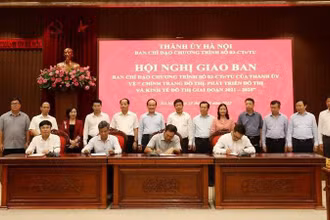 Các đơn vị ký kết thi đua quyết tâm hoàn thành các chỉ tiêu Chương trình 03. 