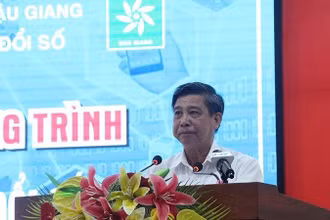 Chủ tịch UBND tỉnh Hậu Giang phát biểu tại buổi lễ.