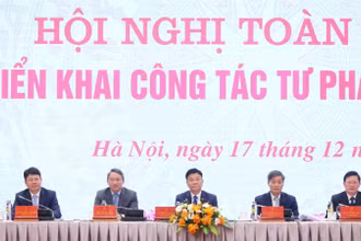 Phó Thủ tướng Lê Thành Long, Bộ trưởng Tư pháp Nguyễn Hải Ninh và lãnh đạo Bộ chủ trì Hội nghị. Ảnh: Phạm Kiên - TTXVN