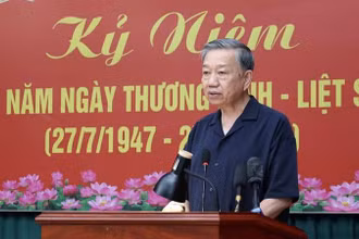 Chủ tịch nước Tô Lâm phát biểu, động viên các thương bệnh binh. (Ảnh: Nhan Sáng-TTXVN)