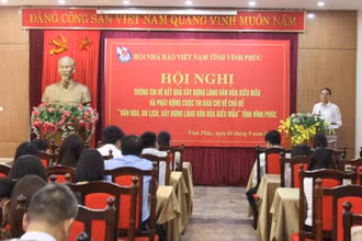 Chủ tịch Hội Nhà báo tỉnh Nguyễn Đình Bảng phát động cuộc thi.