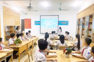 Buổi tự học tại thư viện Trường trung học cơ sở Vĩnh Tường.