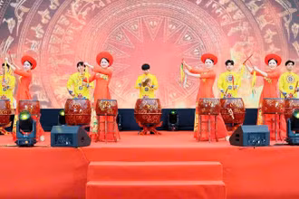 Chương trình biểu diễn nghệ thuật tại Ngày hội du lịch xuân.
