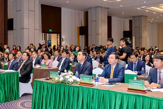 Các đại biểu dự diễn đàn.
