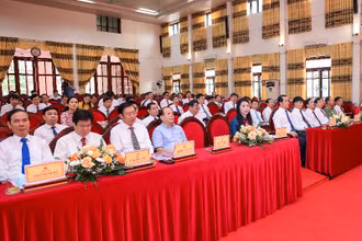 Các học viên tham gia khóa bồi dưỡng kiến thức.