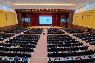 Toàn cảnh hội nghị.