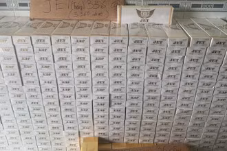 Số lượng lớn thuốc lá điếu ngoại nhập lậu được phát hiện.