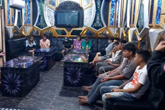 Nhóm đối tượng sử dụng trái phép chất ma túy tại quán karaoke.