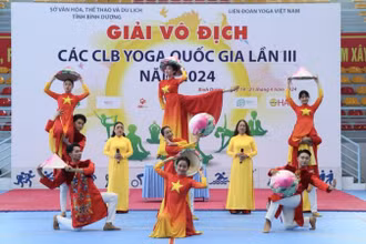 Biểu diễn văn nghệ chào mừng tại Lễ khai mạc giải.