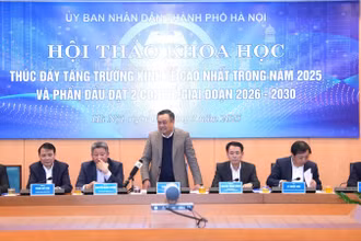 Chủ tịch Ủy ban nhân dân thành phố Hà Nội Trần Sỹ Thanh chủ trì Hội thảo.