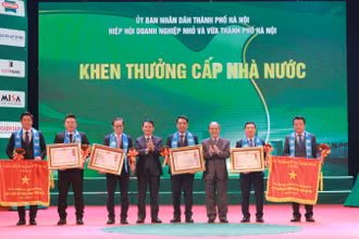 Các doanh nghiệp, doanh nhân tiêu biểu được nhận Huân chương lao động hạng 2, hạng 3 và Cờ thi đua của Chính phủ.
