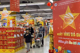 Các chương trình giảm giá trong Tháng Khuyến mại thu hút người tiêu dùng tham gia mua sắm.