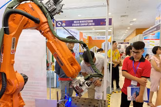 Các sản phẩm công nghiệp chủ lực của thành phố Hà Nội được giới thiệu tại Hội chợ.