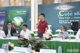 Các đại biểu trình bày ý kiến tại buổi tọa đàm.