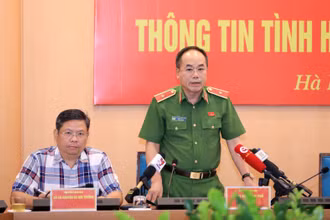 Thiếu tướng Nguyễn Thanh Tùng, Phó Giám đốc Công an thành phố Hà Nội thông tin tại buổi họp báo.
