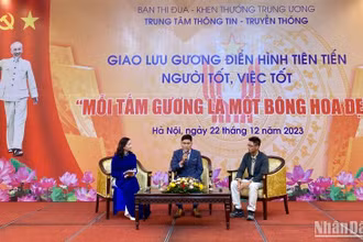Các gương điển hình tiên tiến chia sẻ những cách làm hay, ý nghĩa của mình.