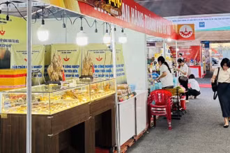 Nhiều sản phẩm công nghiệp nông thôn tiêu biểu của Hà Nội được giới thiệu tại hội chợ. 