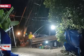 Tiếp tục xuyên đêm giải cứu bé trai lọt xuống trụ bê-tông