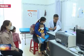 Trẻ em nhập viện tăng đột biến do thời tiết thất thường