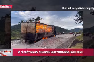 Xe tải chở than bốc cháy ngùn ngụt trên đường Hồ Chí Minh