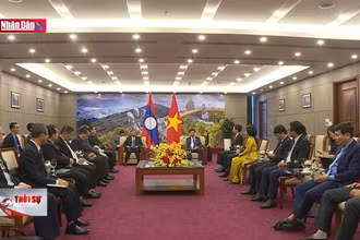Phó Chủ tịch Quốc hội CHDCND Lào thăm và làm việc tại Đà Nẵng