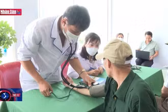 Gần 200 người có công được khám và tư vấn sức khỏe miễn phí