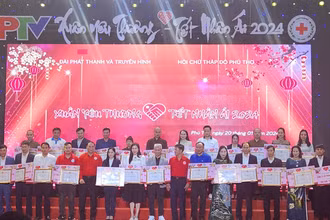 Các đơn vị, doanh nghiệp, nhà hảo tâm ủng hộ chương trình được gần 19 tỷ đồng hỗ trợ người nghèo, người có hoàn cảnh khó khăn trên địa bàn tỉnh.