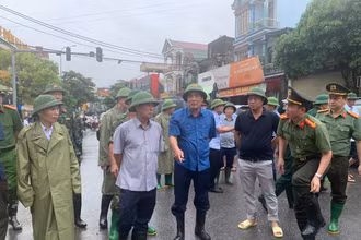 Bí thư Tỉnh ủy và Chủ tịch Ủy ban nhân dân tỉnh Phú Thọ trực tiếp chỉ đạo công tác ứng cứu, khắc phục lũ lụt tại huyện Hạ Hòa và Cẩm Khê.