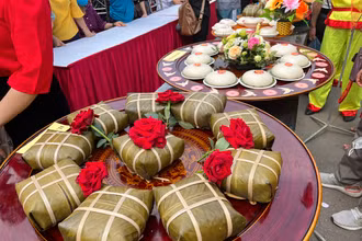 Tục làm bánh chưng, bánh dày trở thành nét đẹp truyền thống không thể thiếu trong các ngày lễ, Tết của dân tộc Việt Nam.