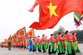 Lễ rước kiệu của các xã vùng ven về Khu di tích lịch sử Đền Hùng là một trong những hoạt động văn hóa đặc sắc được tổ chức thường niên tại Lễ Giỗ Tổ Hùng Vương.