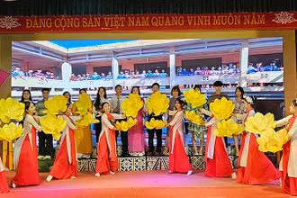 Một tiết mục văn nghệ chào mừng năm học mới.