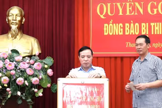 Lãnh đạo Tỉnh ủy Thanh Hóa quyên góp, chia sẻ thiệt hại do bão số 3 gây ra.