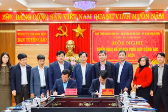 Ban Tuyên giáo Tỉnh ủy và Hội đồng nhân dân tỉnh Thanh Hóa ký kết phối hợp công tác.