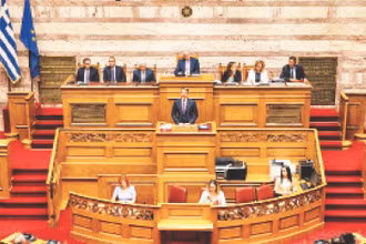 Thủ tướng Hy Lạp Kyriakos Mitsotakis phát biểu trong phiên họp Quốc hội ở Athens.