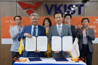 Đại diện VKIST và DataStreams ký kết biên bản hợp tác 