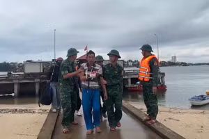 [Video] Kịp thời cứu thuyền viên gặp tai nạn lao động trên biển