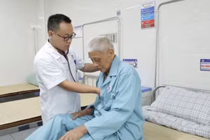 [Video] Cứu sống người bệnh ngừng tim 15 lần liên tiếp