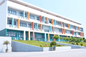 [Video] Thí sinh thi lại tốt nghiệp THPT tại trường THPT Chuyên Tuyên Quang bắt đầu làm thủ tục dự thi