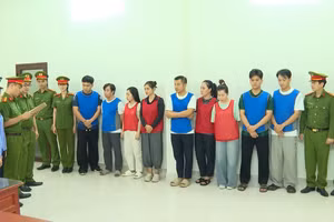[Video] Khởi tố 22 bị can, thu giữ 1.100 viên kim cương các loại