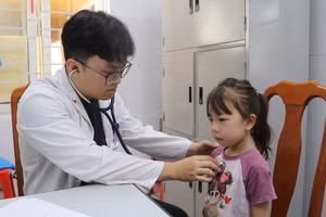 [Video] Hơn 1.800 trẻ em được khám sàng lọc bệnh tim bẩm sinh miễn phí