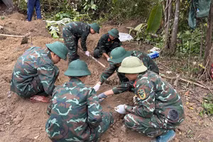 Đội 584 phát hiện, quy tập hài cốt liệt sĩ tại khu phố Tri Bưu, phường Quảng Trị. (Ảnh: Xuân Diện)