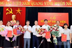 Lễ kết nạp đảng viên tại Chi bộ Công ty TNHH Hi-Tex.