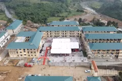 Trường phổ thông nội trú tiểu học và trung học cơ sở Đakrông được đầu tư xây dựng khang trang, hiện đại. (Ảnh: HIẾU MINH)